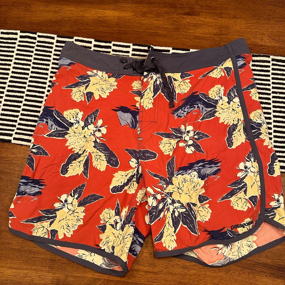 Men’s size 34 Patagonia swim trunks.